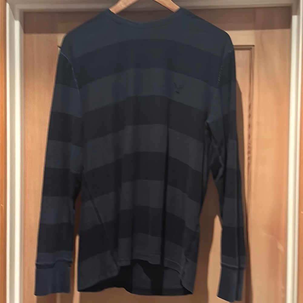 American Eagle Men’s Large Black & Gray Long Sleeve Shirt